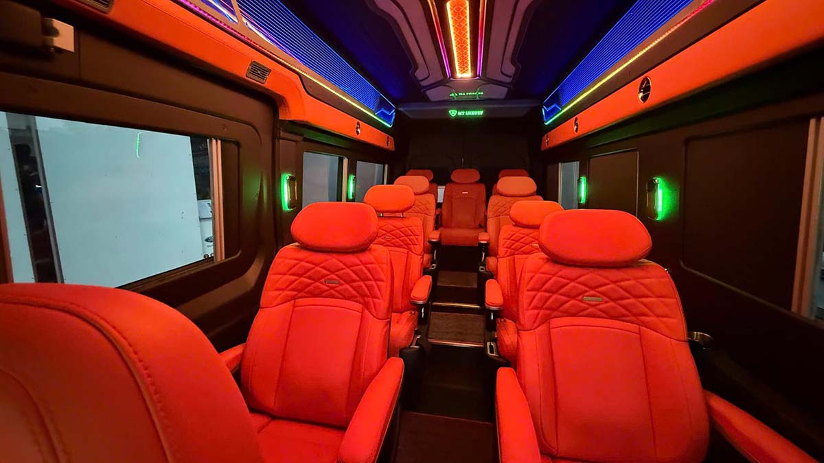 Transit Limousine 2025
